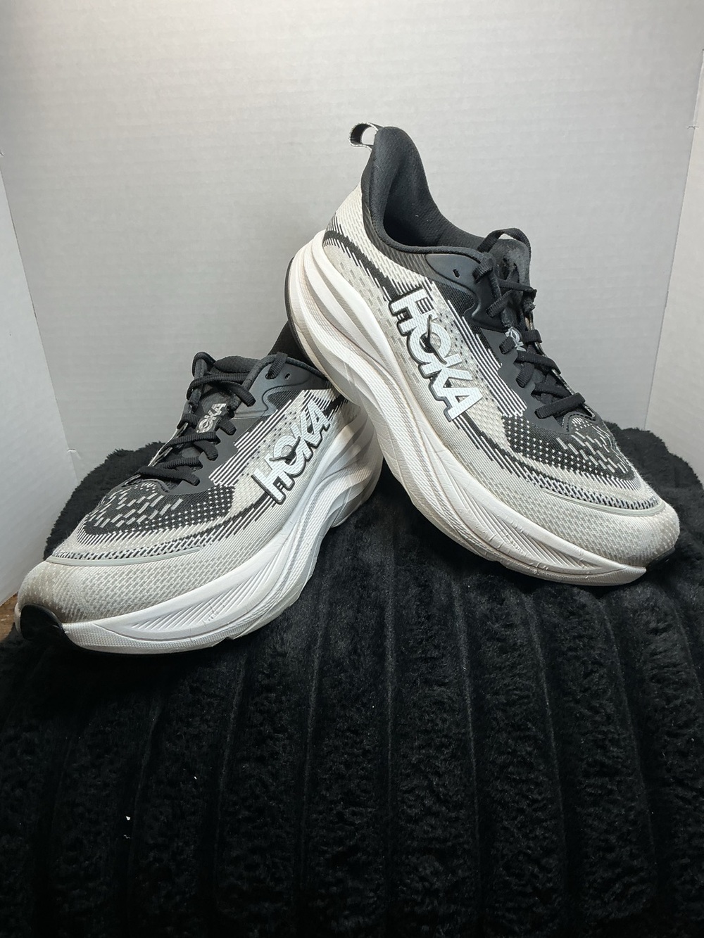 HOKA Skyflow Women’s Size 10 Black White Running Shoes – 1155113-BWHT – EUC
